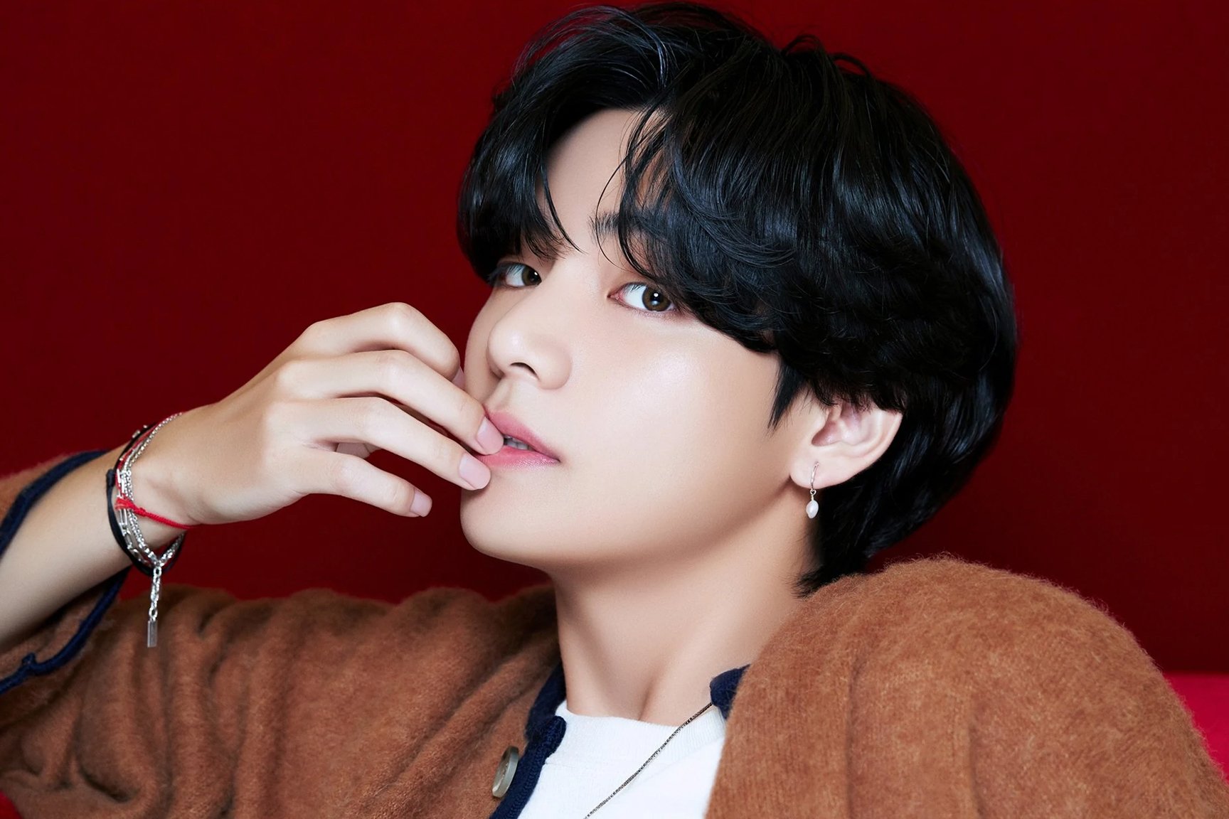 Celine Boy Taehyung”: BTS singer sends fans into a frenzy as he