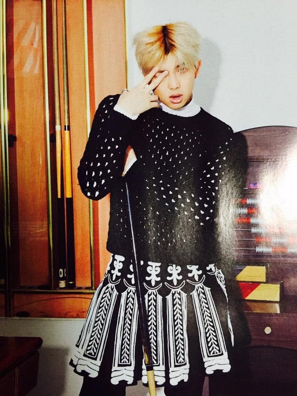 10 Male K-Pop Idols Who Looked So Good Wearing Skirts [Photos]