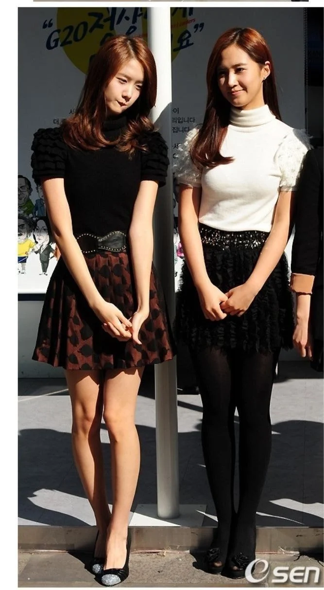 Нетизены предполагают, что Юна из Girls' Generation сделала операцию по исправлению кривизны ног