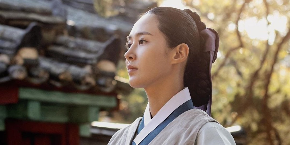 Netizens surprised to see Girls' Generation's Yuri perfectly suiting the  classic Joseon-era beauty look for her new drama | allkpop