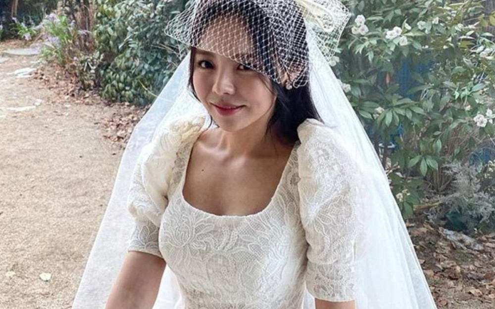 Старшая сестра Джей-Хоупа, Чон Джиу, выйдет замуж в следующем месяце