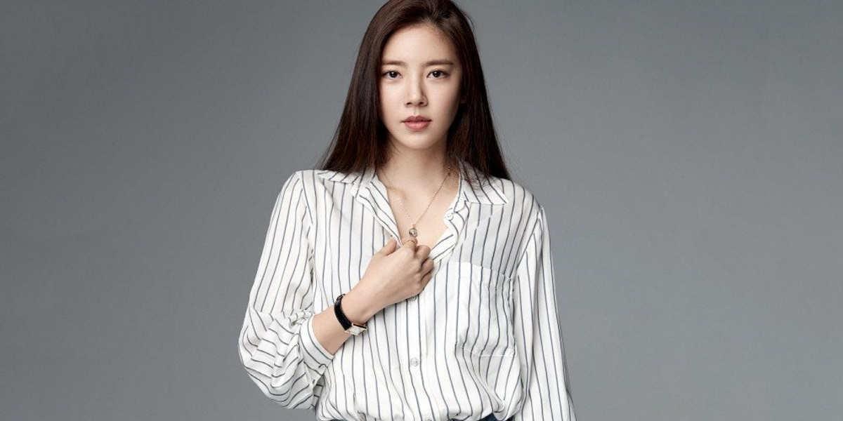 Son Dam Bi surprises fans by revealing her boyfriend? | allkpop