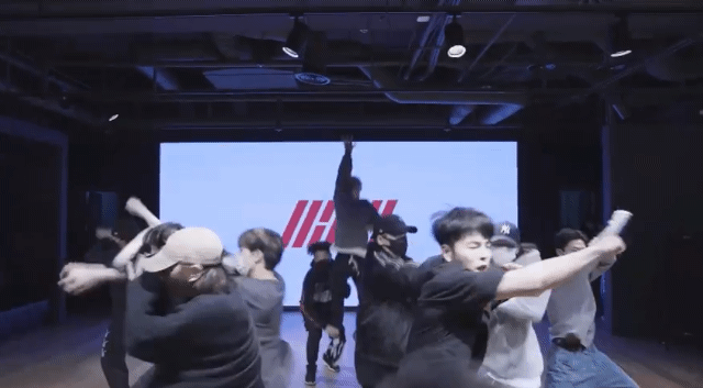Нетизены убеждены, что YG выпустили танцевальную практику iKON к «Kingdom», чтобы раскритиковать Mnet