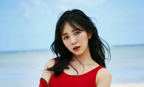 AOA, Mina