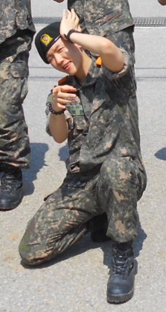 Новое армейское фото Бэкхёна из EXO