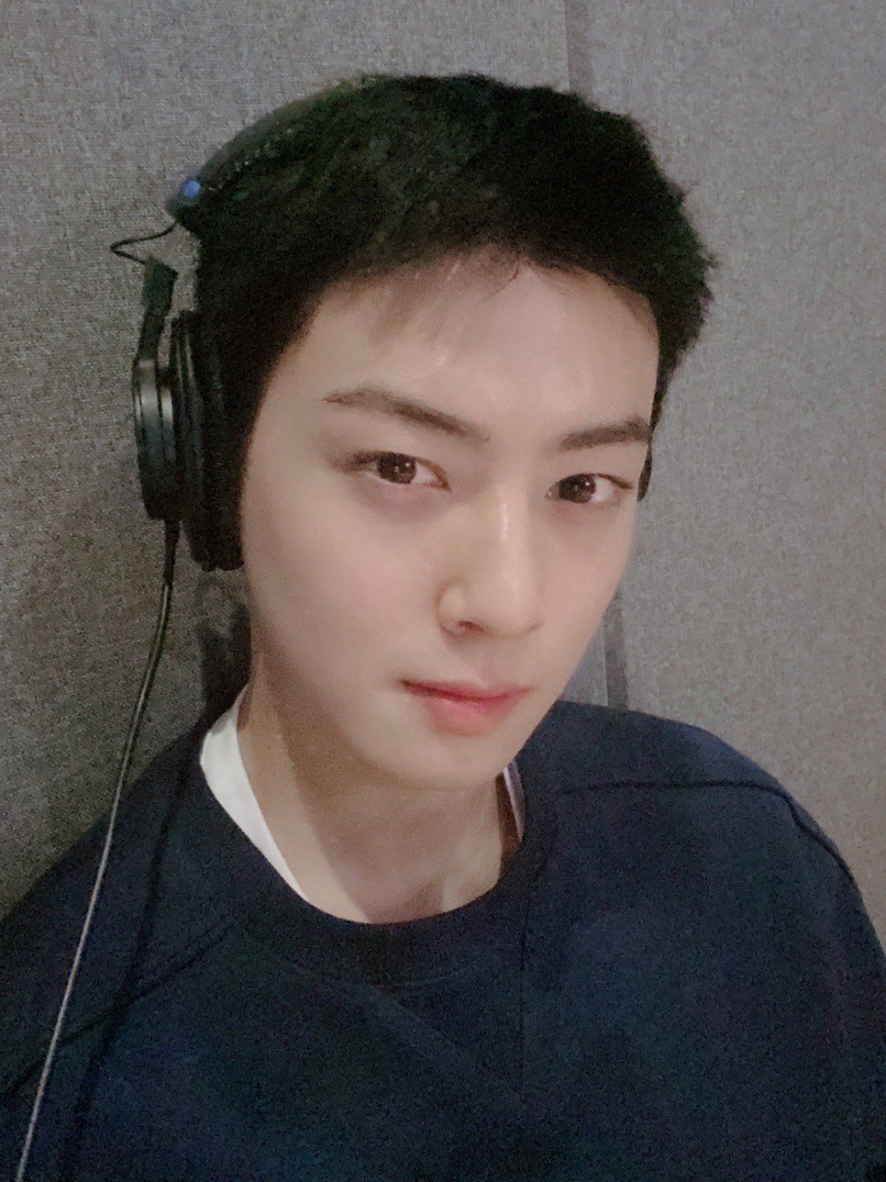 How netizens are reacting to Cha Eun Woo's new military-style short haircut