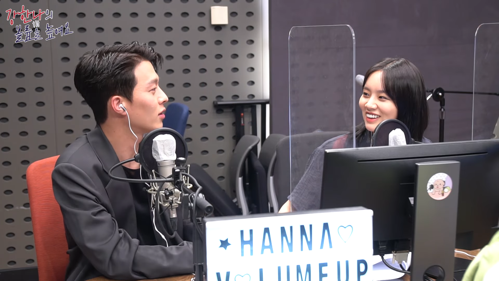 Netizens speculate that Hyeri broke up with her boyfriend, actor Ryu Joon  Yeol, after seeing the close chemistry with Jang Ki Yong on a radio show |  allkpop