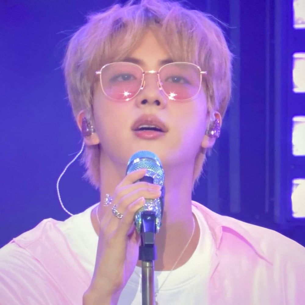 Jin became a highlight of BTS's Sowoozoo Concert with his blonde 
