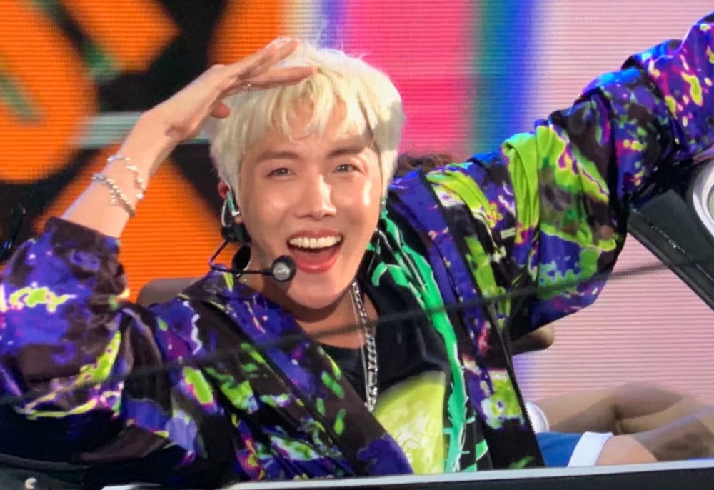 SUPERMODEL STATUS COMING THRUUU”: Fans gush over BTS' J- Hope's