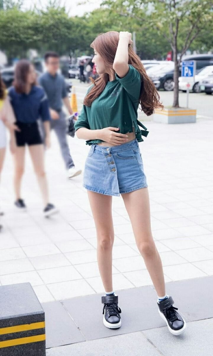 27 Photos Of GFRIEND's Sowon That Prove She Has Impossibly Long Legs —  Koreaboo