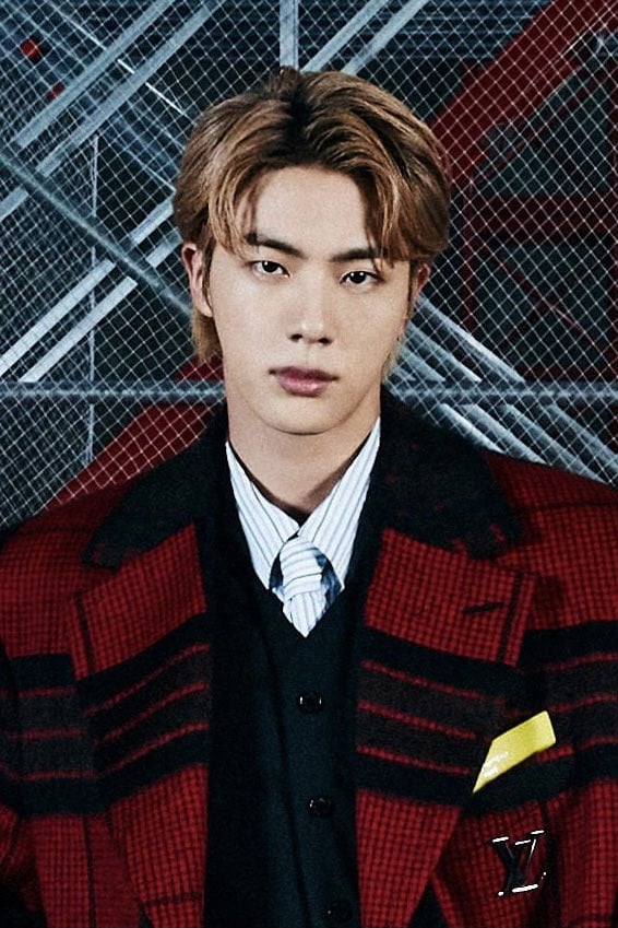 Kim Seokjin becomes the showstopper of #LVMenFW21 collection