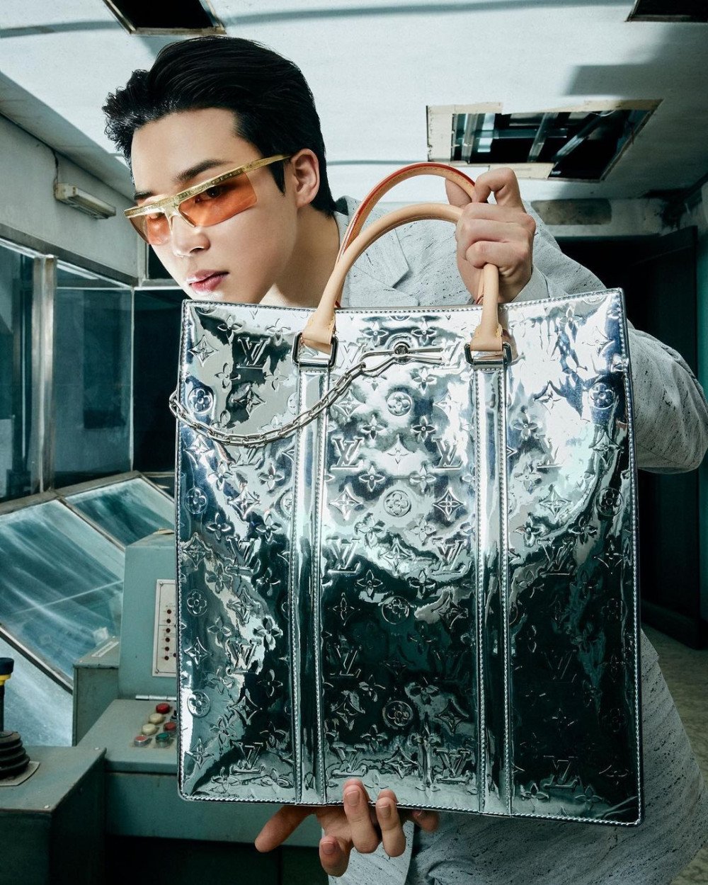 Vogue делится кадрами фотосессии BTS x Louis Vuitton