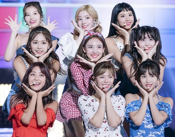 Integrantes do TWICE renovam contrato com a JYP Entertainment - Quem