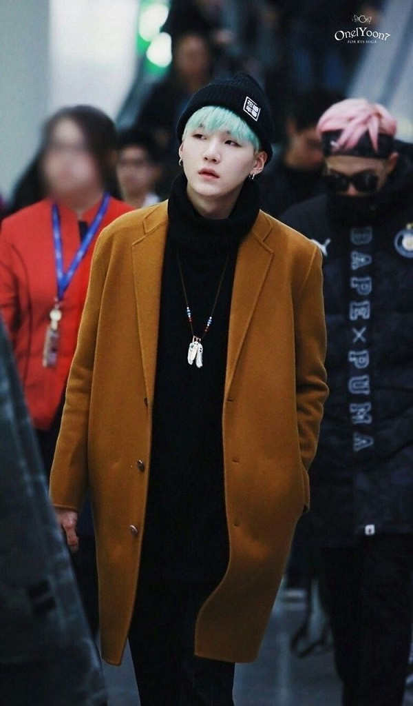 Netizens are in love with the 'airport fashion' styles of BTS's Suga