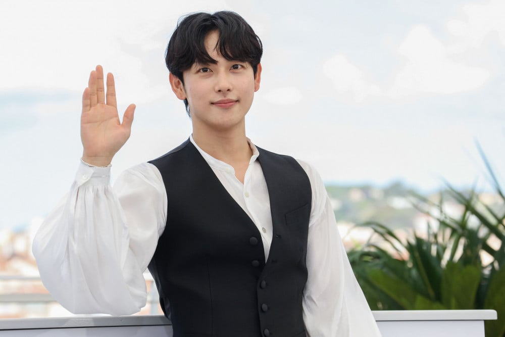 Siwan draws attention for his princely visuals at the 74th 'Cannes Film  Festival' alongside Lee Byung Hun & Song Kang Ho | allkpop