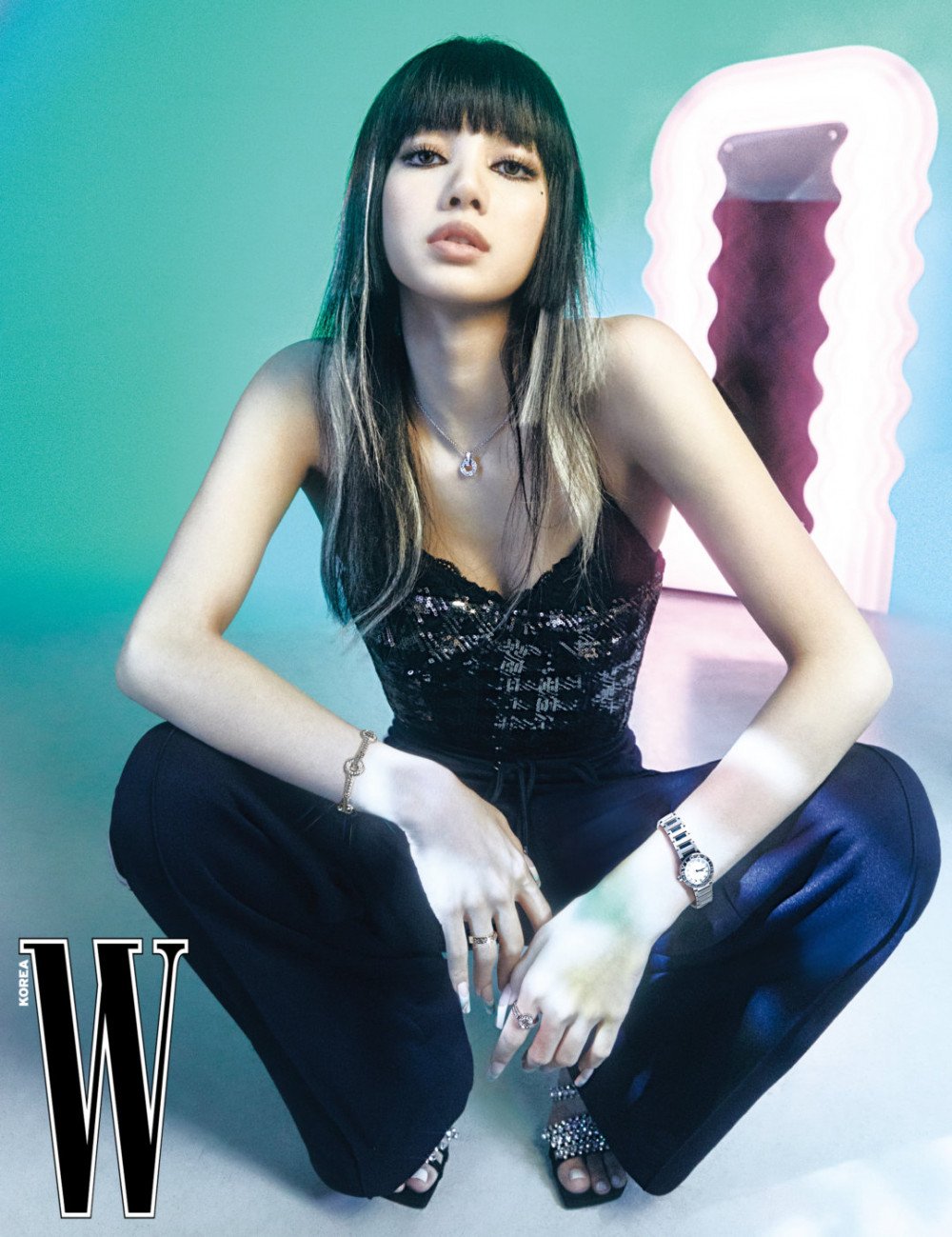 Лиса из BLACKPINK с украшениями от BVLGARI в фотосессии для «W Korea»