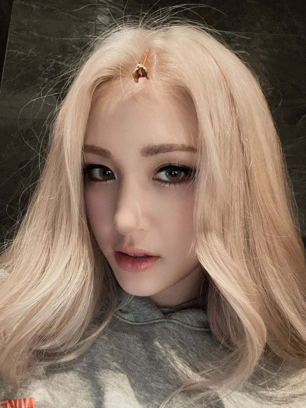 Netizens can't get enough of Jeon So Mi's amazing visuals with blonde ...