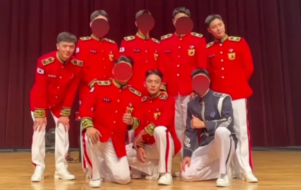 Нетизены восхищены новой армейской фотографией с Тэмином из SHINee, Сонджэ из BTOB и Рики из Teen Top