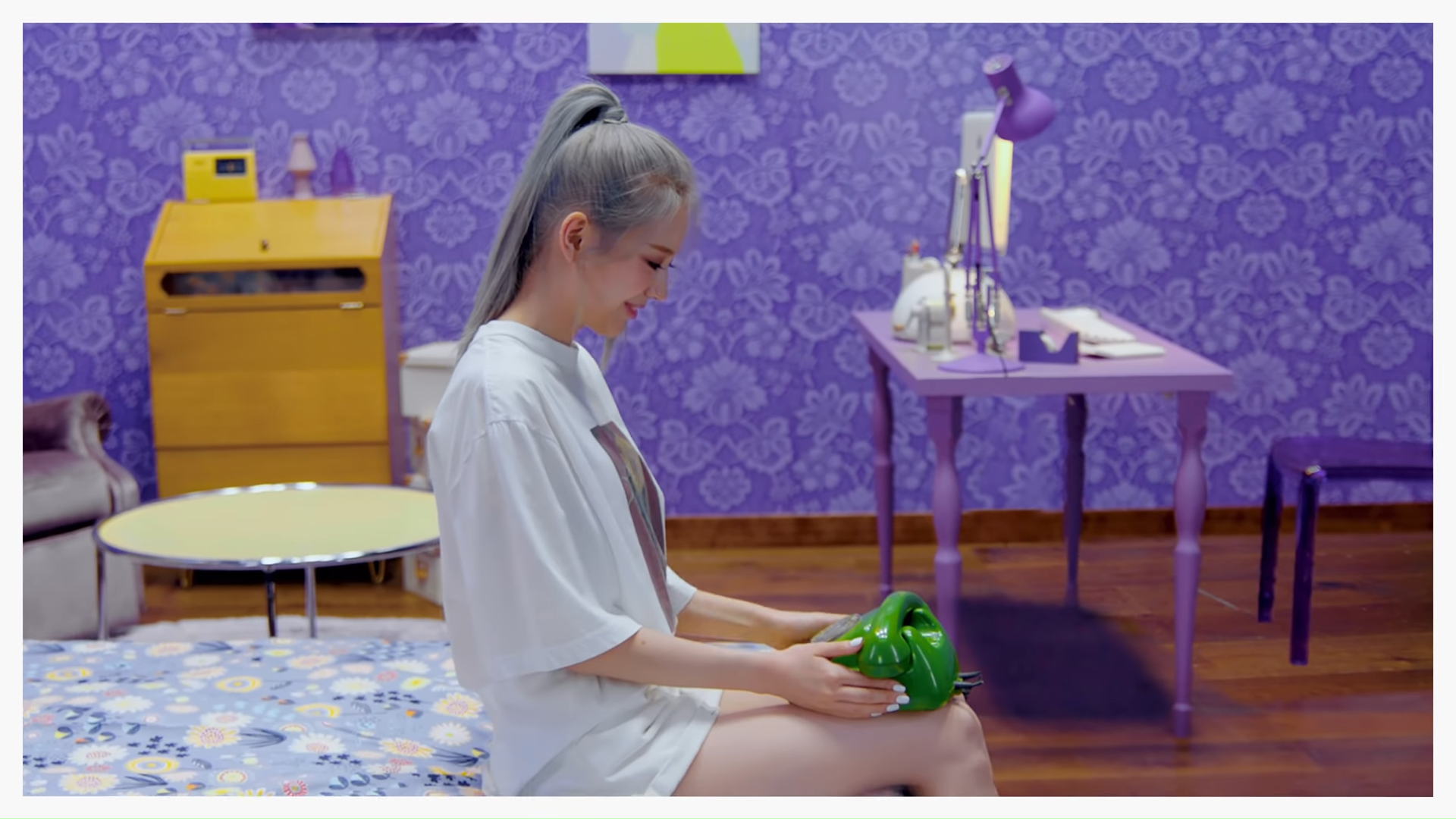 fromis_9 gets on the phone in 1st MV teaser for &lsquo;Talk & Talk&rsquo; comeback