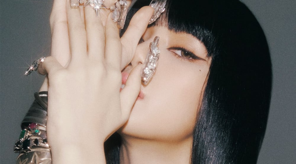 BLACKPINK&#39;s Lisa drops breathtaking title poster for first single album &#39; LALISA&#39; | allkpop