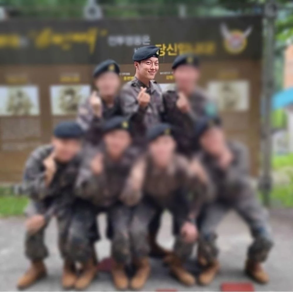 В сети появились армейские фото Чан Ки Ёна