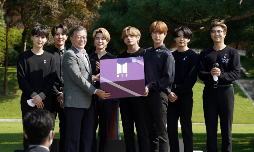 BTS встретятся с президентом Мун Джэ Ином в Голубом доме, чтобы получить свидетельство специальных посланников президента по делам будущих поколений и культуры