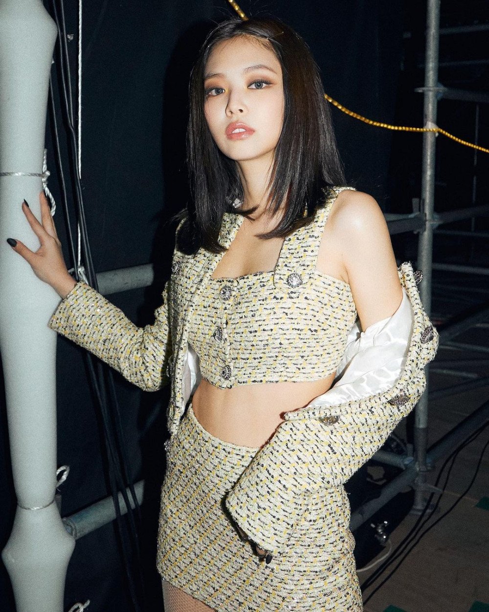 Netizens think BLACKPINK's Jennie should wear more vintage Chanel ...