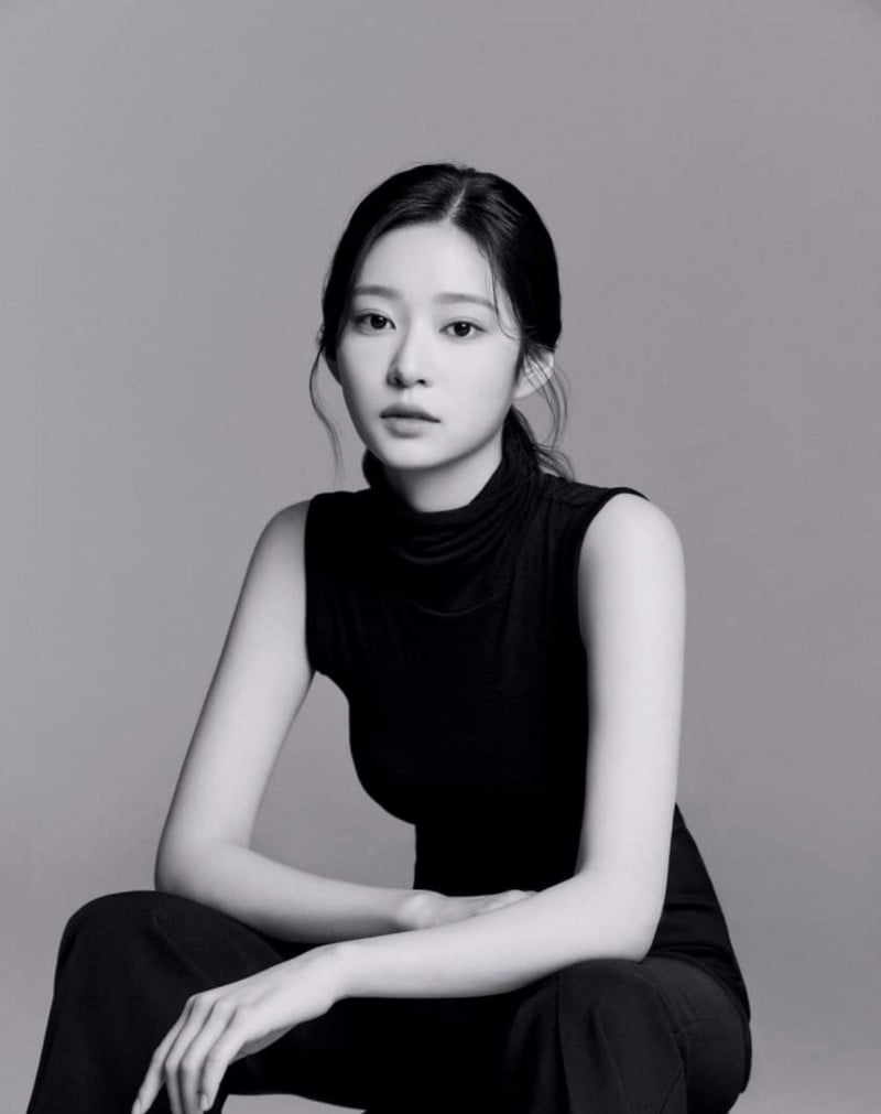 Нетизены обсуждают решение бывшей участницы IZONE Ким Минджу стать актрисой