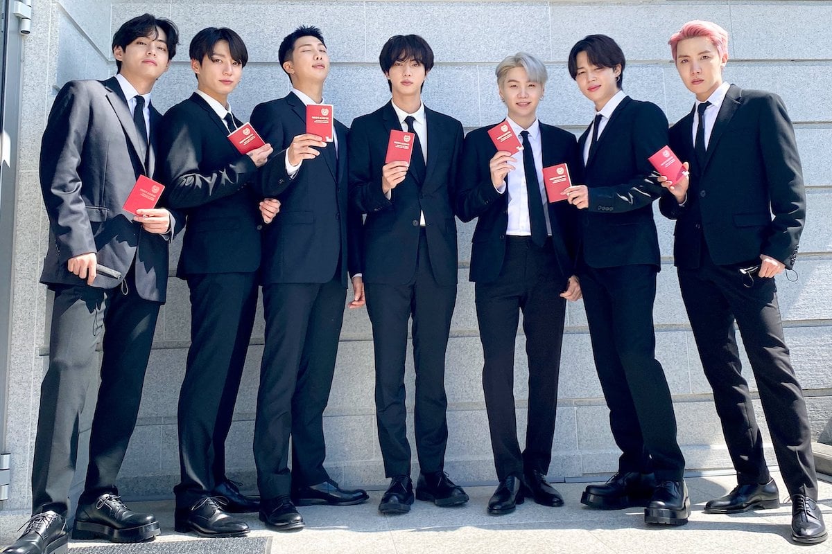 BTS formally accept presidential envoy certificates & Republic of Korea