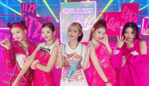 ITZY, Chaeryeong, Yeji, Lia, Ryujin, Yuna, Kim Min Ju, Lee Chae Yeon, Ahn Yu Jin, J.Y. Park