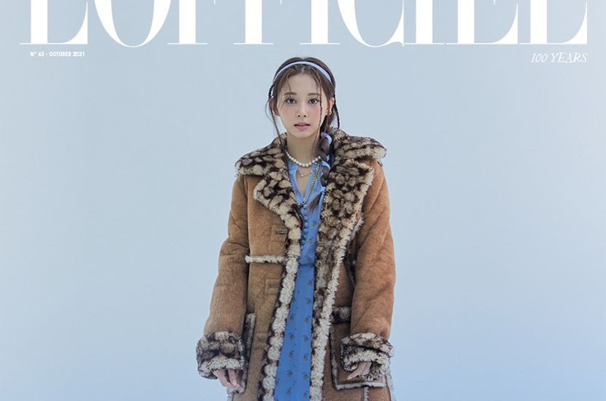 TWICE's Tzuyu exudes a stunning look on her first ever solo magazine cover for 'L'Officiel' | allkpop TWICE's Tzuyu exudes a stunning look on her first ever solo magazine cover for 'L'Officiel' | allkpop
