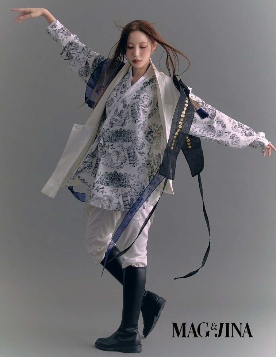 Хёсон продемонстрировала классическую красоту ханбока в зимнем стиле