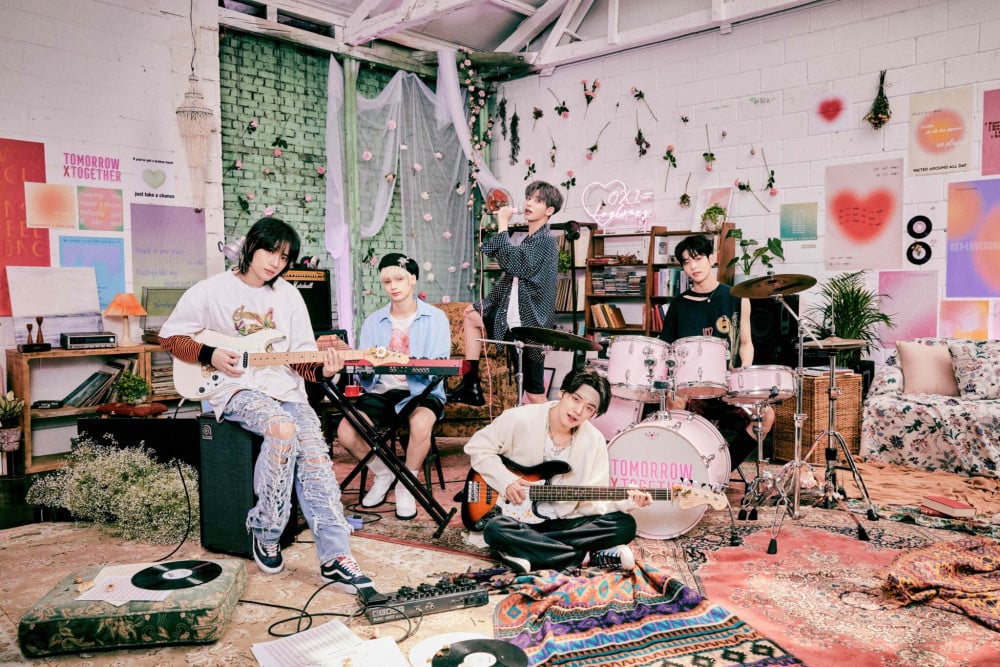 TXT reveals a vibrant set of group concept photos ahead of 'Chaotic Wonderland' release | allkpop