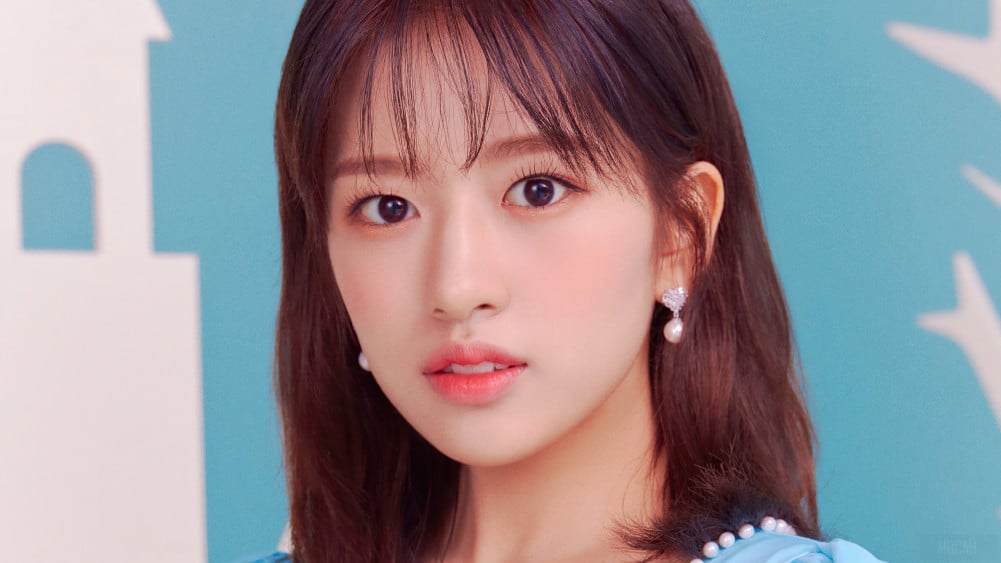 10. Ahn Yujin's Blue Hair: The Impact of K-Pop Stars on Hair Color Trends - wide 7