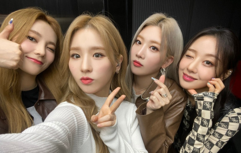 LOONA, HeeJin, JinSoul, Kim Lip, Yves