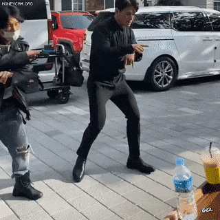 Неожиданное видео с танцующим Ким Джон Куком удивило нетизенов