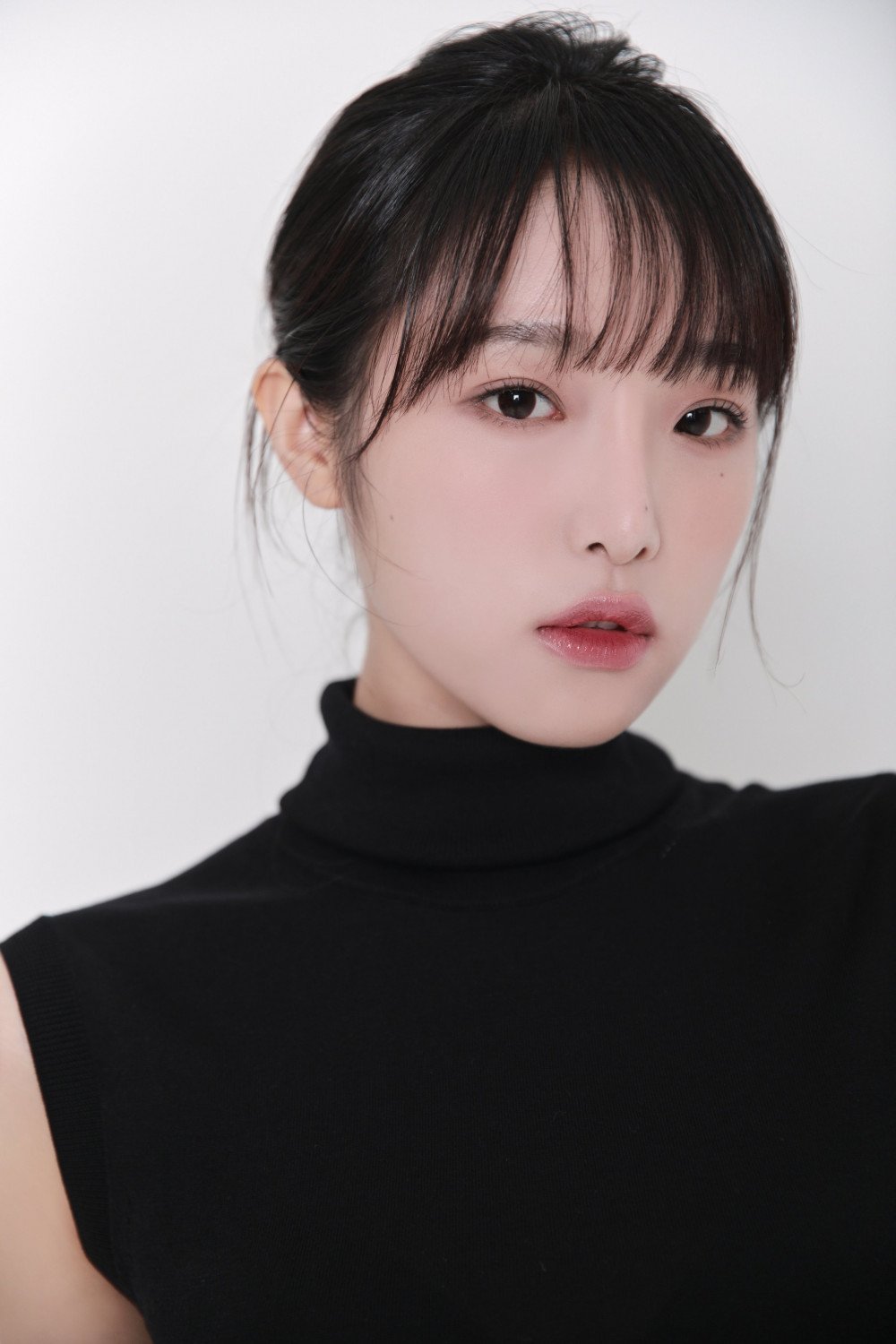 Choi Ye Na shares radiant new profile photos ahead of her solo debut ...