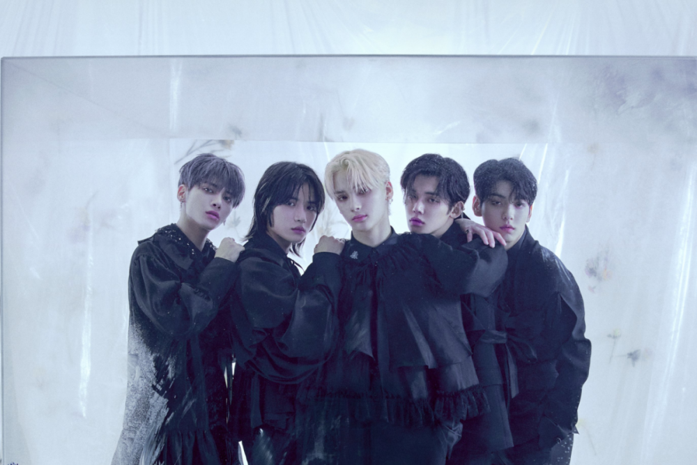 TXT снова заняли первое место в чарте альбомов Oricon Daily с альбомом "Chaotic Wonderland"