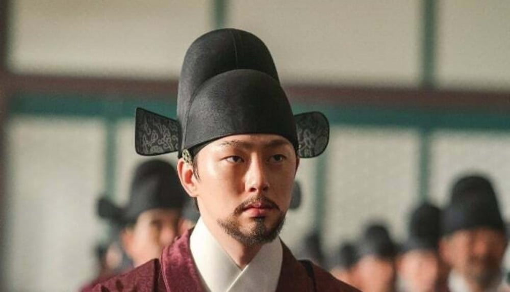 Нетизены считают, что актерские навыки Квон Хён Бина улучшились благодаря его роли в дораме MBC "Красный манжет рукава"
