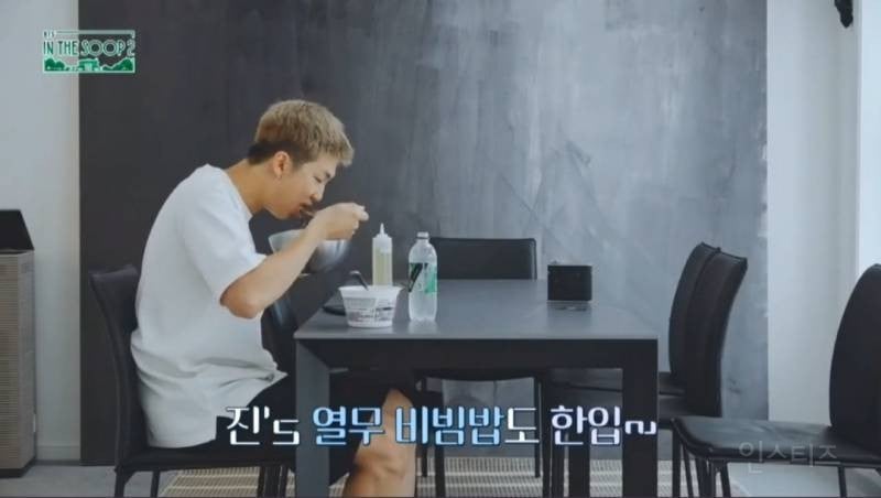Нетизены дискутируют, могут ли они разделять недоеденную еду со своей семьей также, как это делают участники BTS между собой