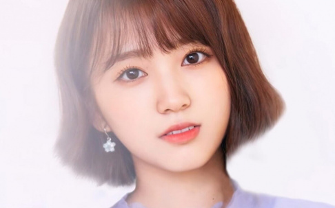 IZ*ONE, Yabuki Nako