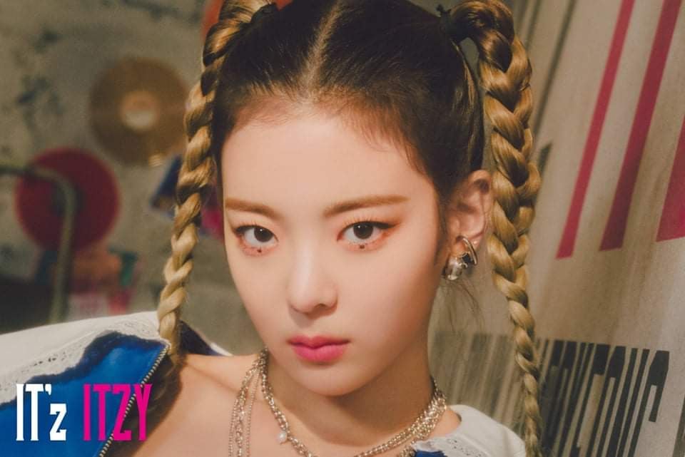 [Дебют в Японии] ITZY альбом «IT'z ITZY»: музыкальный клип "LOCO" + концепт-фото