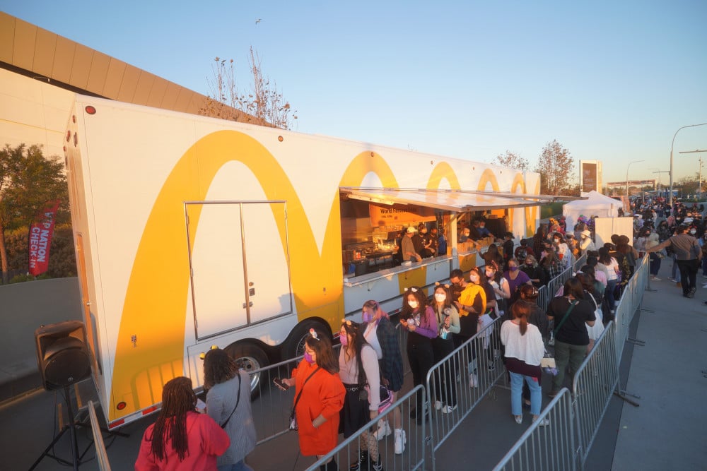 Бесплатные закуски от McDonald's на концерте BTS порадовали тысячи фанатов