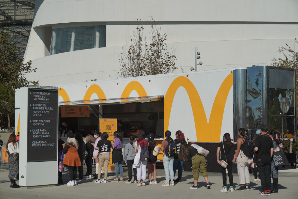 Бесплатные закуски от McDonald's на концерте BTS порадовали тысячи фанатов