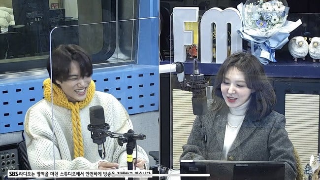 Пользователи сети смеются над веселой битвой поклонов между Каем из EXO и Венди из Red Velvet на 'Wendy's Young Street'