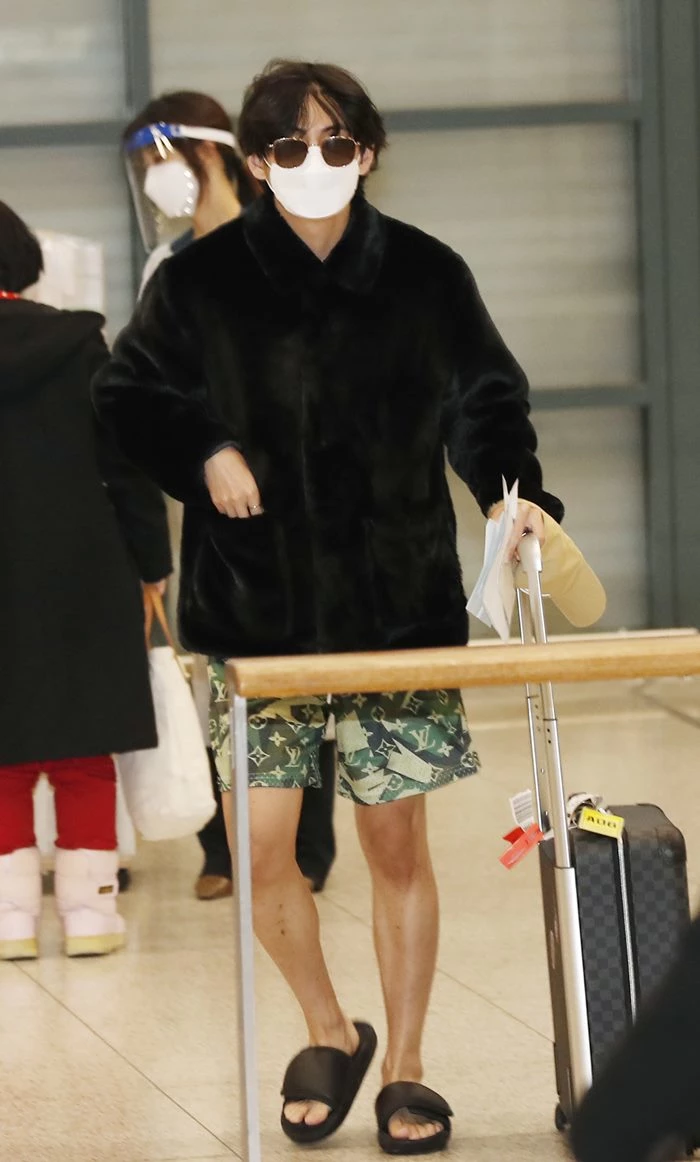 BTS's V returns safely to South Korea wearing eye-catching fashion