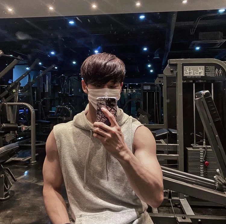 A male idol exercised so much his agency told him to stop bulking up ...