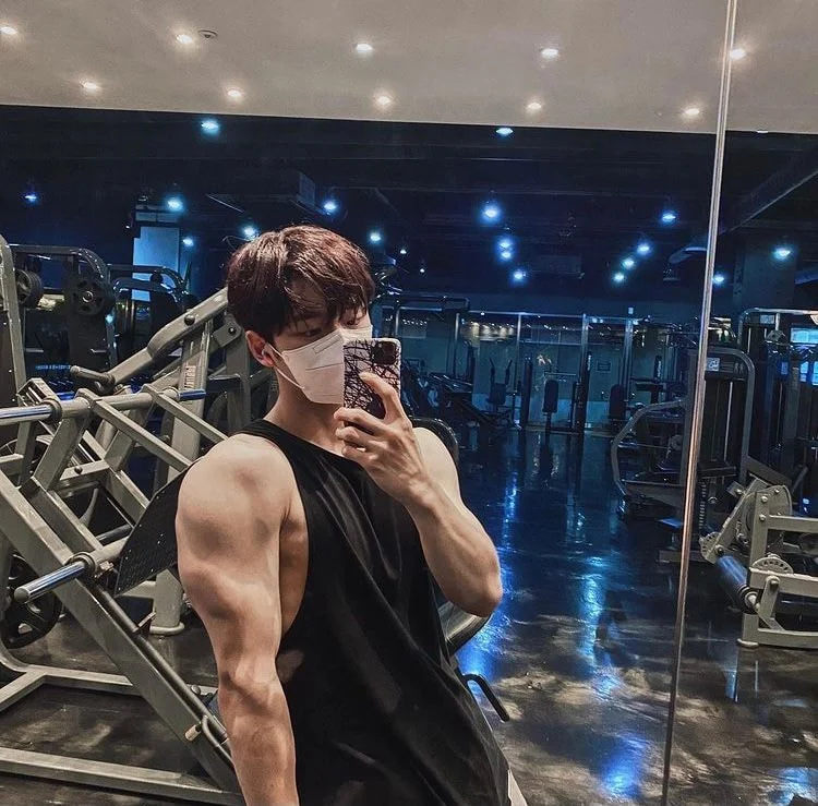 A male idol exercised so much his agency told him to stop bulking up ...