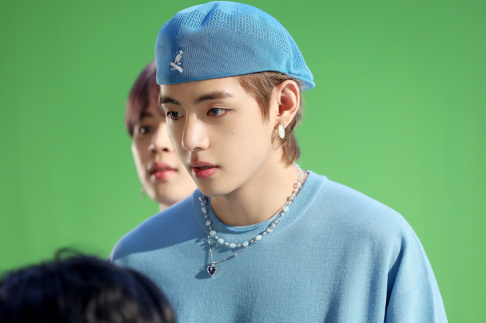 BTS, V