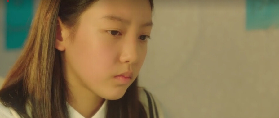 Девочка-актриса, сыгравшая Ким Го Ын в детстве в дораме «Гоблин», привлекает внимание своим скачком в росте и впечатляющей игрой в новой дораме «Пульгасаль: Бессмертные души»